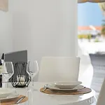 Island Village Heights Apartmán
