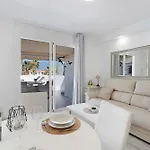 Island Village Heights Apartmán