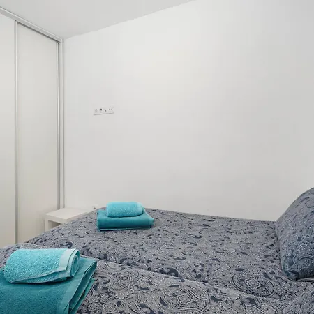 Island Village Heights Apartament *