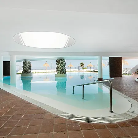 Island Village Heights Apartament