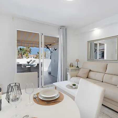 Island Village Heights Appartamento